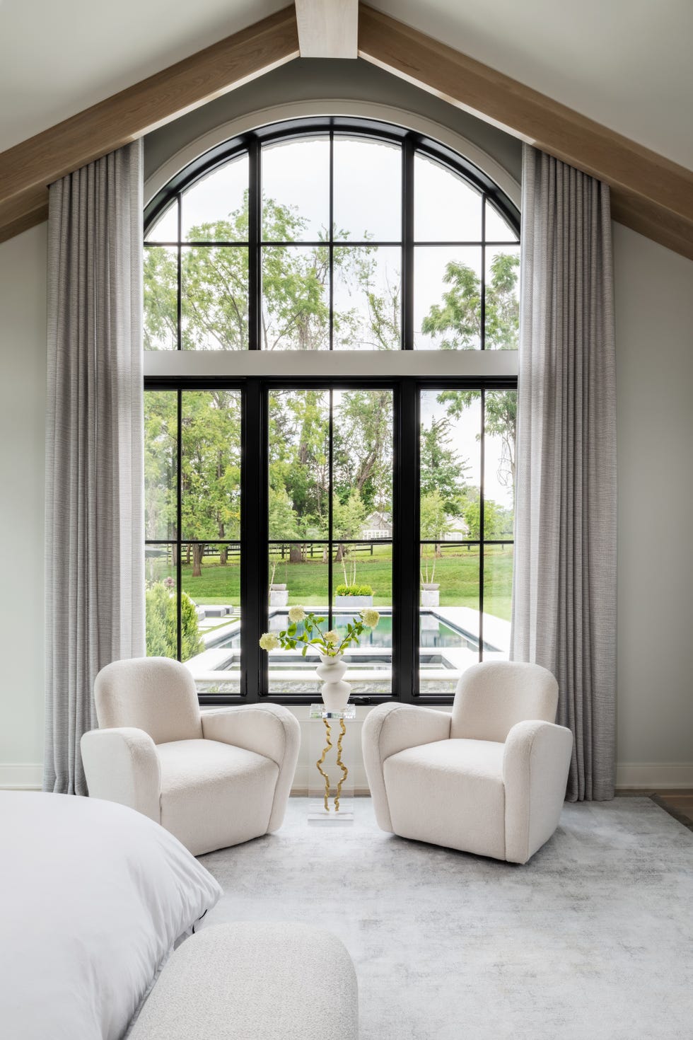 casa nueva pensada para crecer en familia con materiales duraderos y un interiorismo elegante y funcional