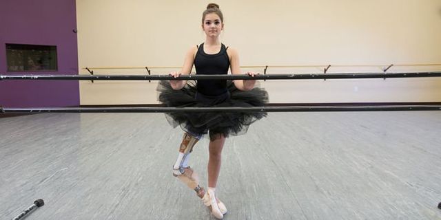 Ballet dancer, Ballet, Dance, Footwear, Performing arts, Pointe shoe, Leg, Dancer, Shoe, Choreography, 