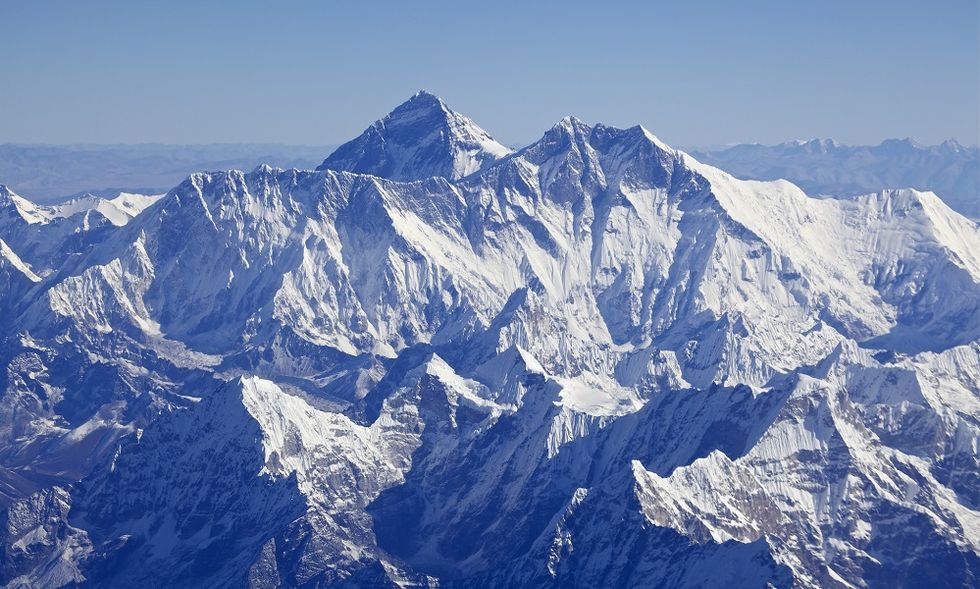 Mountainous landforms, Mountain, Mountain range, Ridge, Massif, Alps, Arête, Summit, Sky, Mount scenery, 
