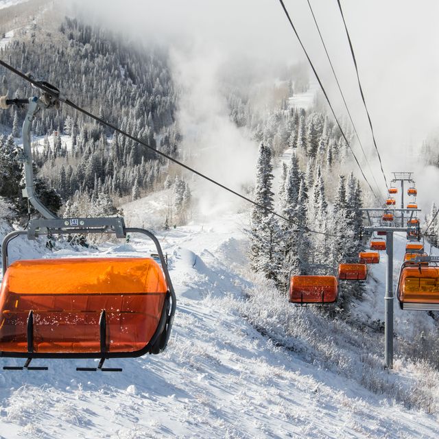 Snow, Cable car, Winter, Geological phenomenon, Transport, Cable car, Mode of transport, Vehicle, Snowplow, Sky, 