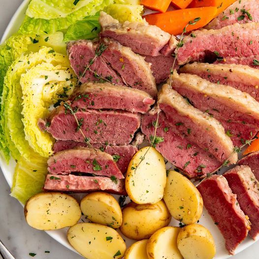 slow cooker corned beef cabbage