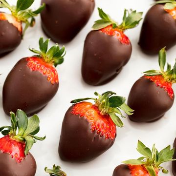 Strawberry, Strawberries, Food, Chocolate, Cuisine, Fruit, Chocolate truffle, Praline, Bonbon, Cordial, 