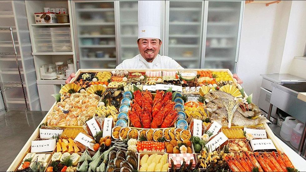 【ELLE怪奇物語】日本的新年年菜也太狂！要價10萬的「史上最大御節料理」直送府上