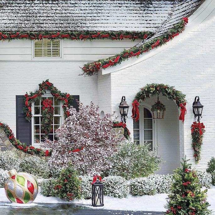 51 Best Christmas Front Door Decorating Ideas in 2023