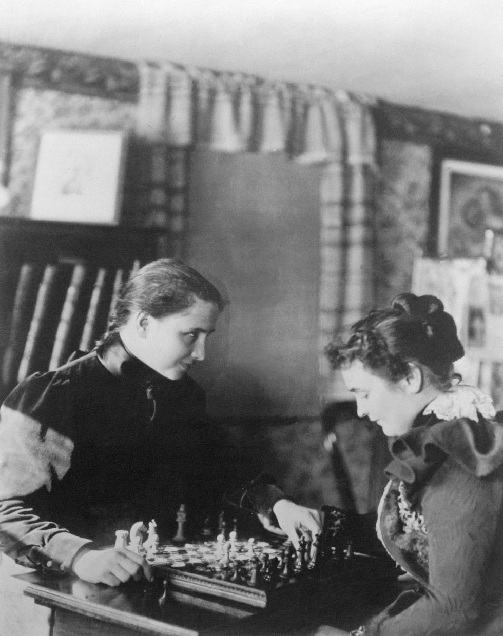 Helen Keller playing chess with Anne Sullivan, circa 1899