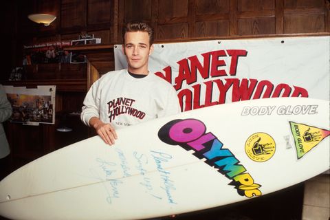 actor luke perry holding autographed surfboard at planet hollywood  photo by time life picturesdmithe life picture collection via getty images