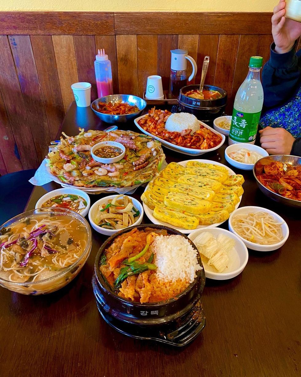 2023韓國旅遊美食攻略！精選首爾弘大8間餐廳推薦，延南棟爆紅辣炒章魚、限量玉米派攻陷老饕味蕾