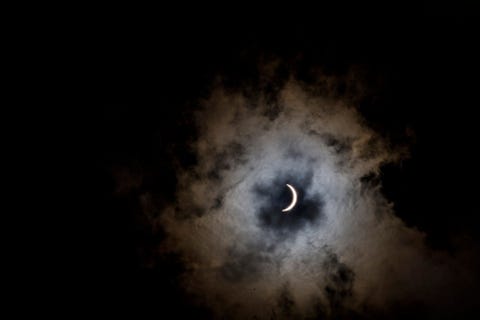 De zonsverduistering boven Cross South Carolina dat in het pad van de kernschaduw lag