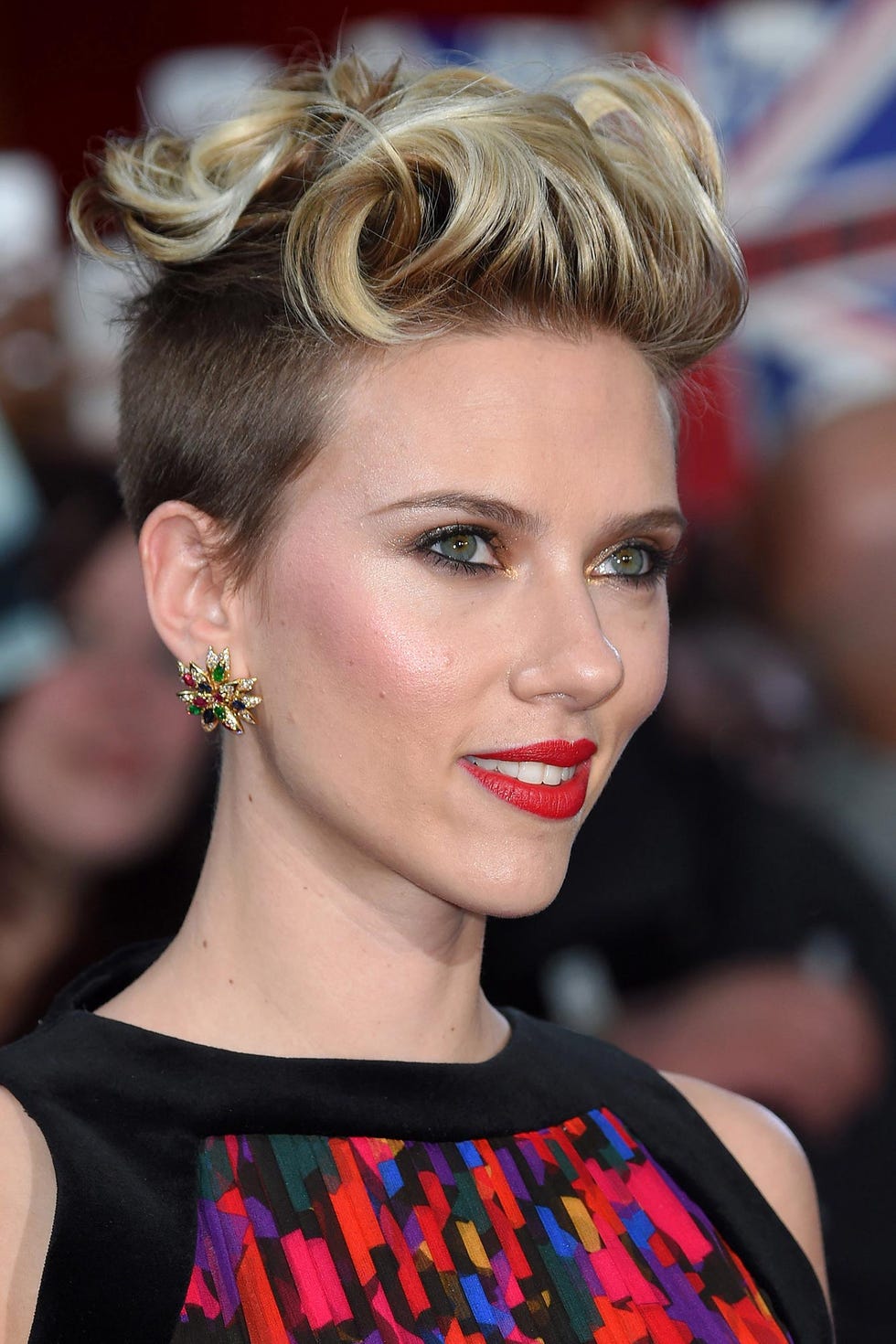 los mejores cortes de pelo para mujeres con cara redonda, pixie scarlett johansson