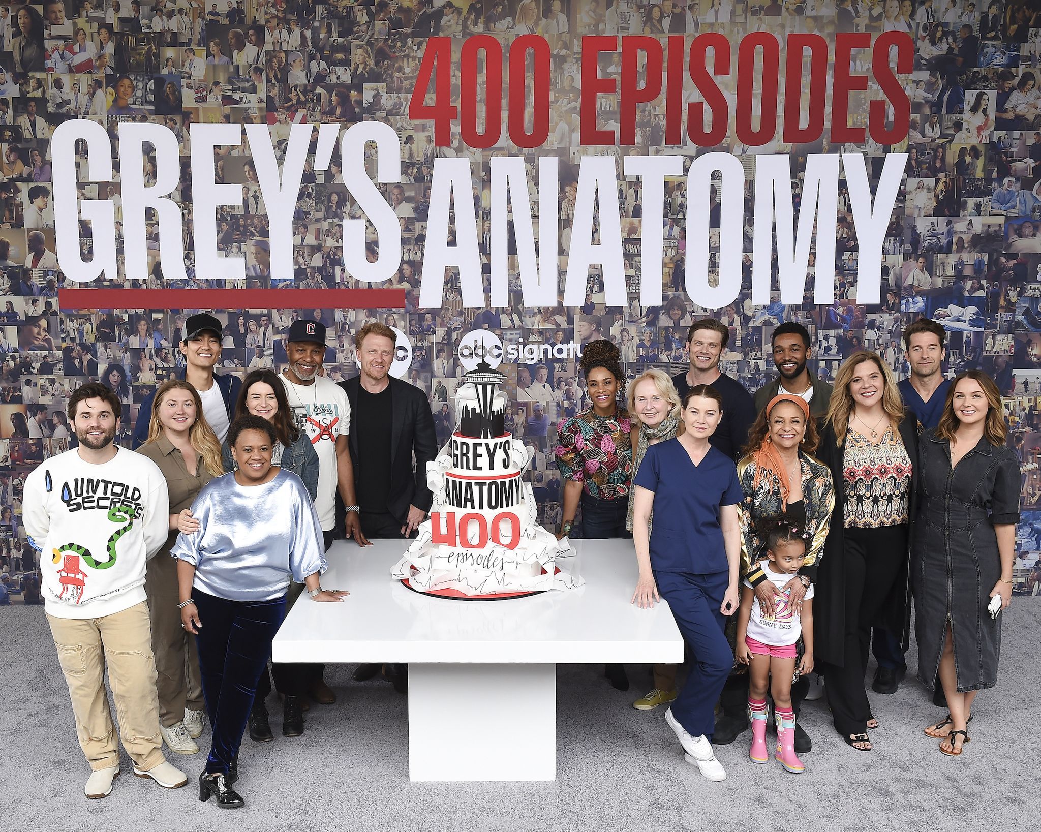 grey’s anatomy   abc and abc signature came together with the cast, crew and creative team of “grey’s anatomy” to celebrate the 400th episode milestone of tv’s longest running primetime medical drama with a cake cutting ceremony on the set in los angeles on monday, may 2, 2022 during the celebration, the network and studio surprised the cast and crew with a stage dedication, permanently commemorating the show’s legacy at prospect studios as a reminder of the magic being made in that very spot “grey’s anatomy” returns to abc on thursday, may 5, and the 400th episode will air as the season finale on thursday, may 26 abcjake borelli, jaicy elliot, alex landi, chandra wilson, caterina scorsone, james pickens jr, kevin mckidd, kelly mccreary, kate burton, chris carmack, ellen pompeo, anthony hill, debbie allen executive producer, krista vernoff showrunner and executive producer, scott speedman, camilla luddington