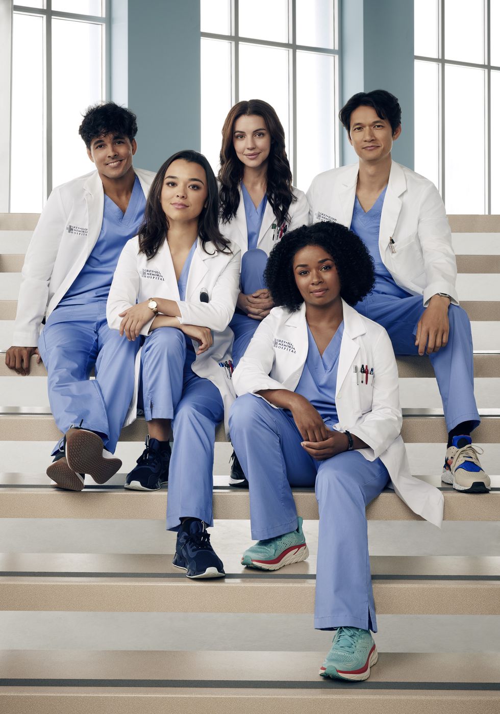 The 5 New Interns of 'Grey's Anatomy' Reveal All the Details About Their  Debuts in a Behind-the-Scenes Interview