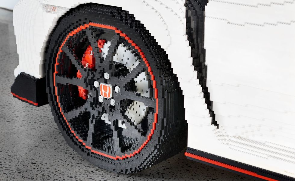 Honda Civic Type R – Full-Size Lego Model Made Of 320,000 Bricks