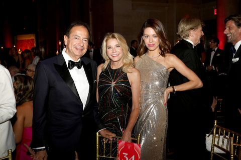 new york, new york   october 24 l r john paulson, candace bushnell, and alina de almeida attend angel ball 2022 hosted by gabrielles angel foundation at cipriani wall street on october 24, 2022 in new york city photo by mark saglioccogetty images for gabrielles angel foundation