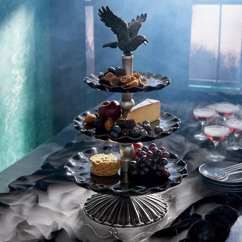 Best Halloween Table Decor And Centerpiece Ideas - Chic Halloween  Tablescapes