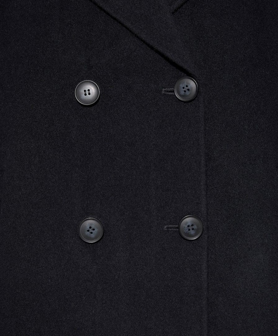 El nuevo bestseller de Oysho, un abrigo corto marinero de lana oversize de  estilo clásico