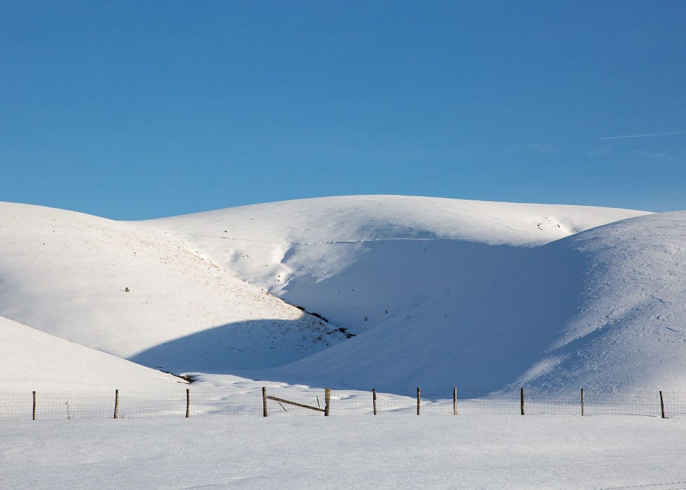 De heuvels van de vallei waarin Green Bank is gelegen zijn met sneeuw bedekt