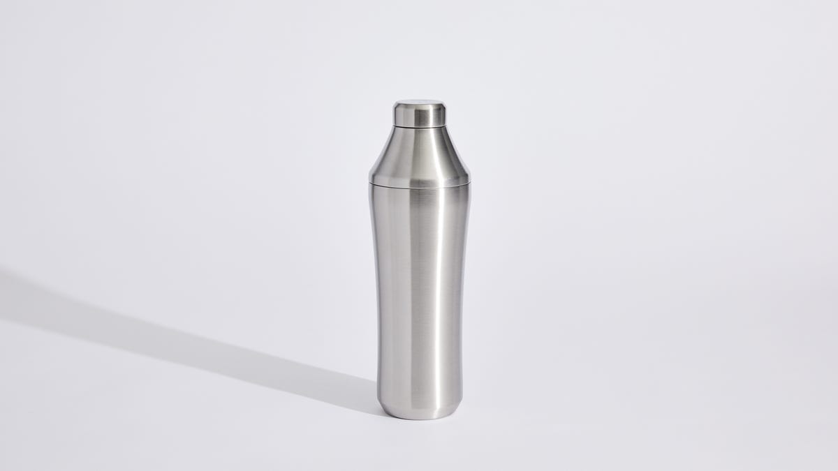 This Cocktail Shaker Is Built for Hosting