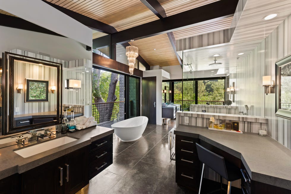 jeremy renner bathroom jeremy renner bathroom