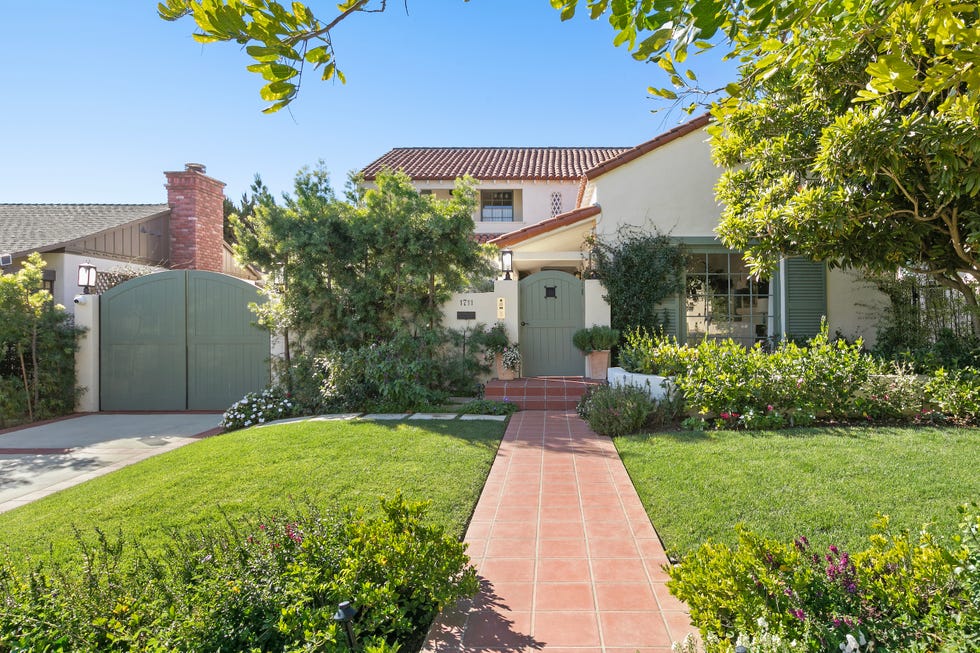 emma stone home facade