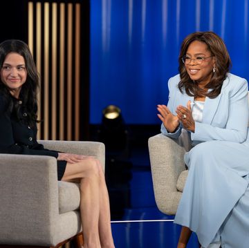 oprah and guest sitting in chairs