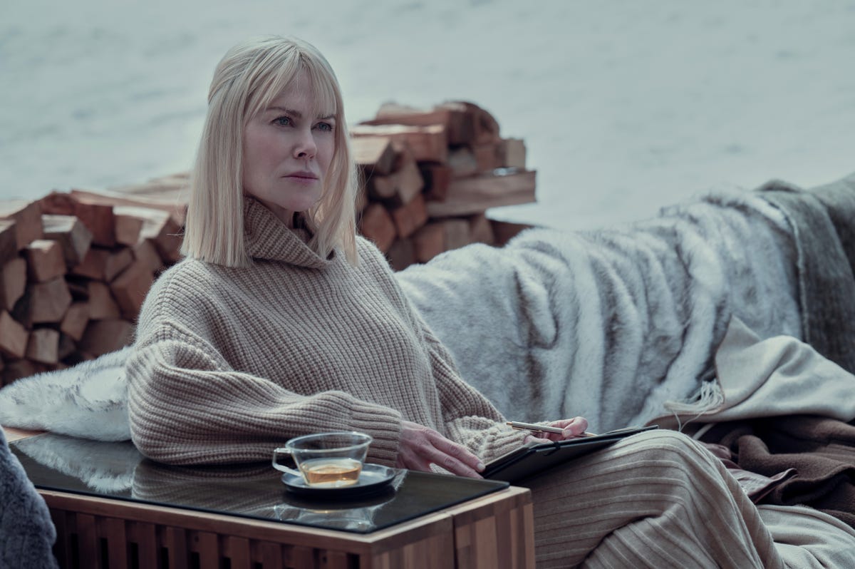 preview voor Nicole Kidman, Henry Golding en Murray Bartlett wisselen elkaar af in de hete stoel | Where Is The Lie? | ELLE