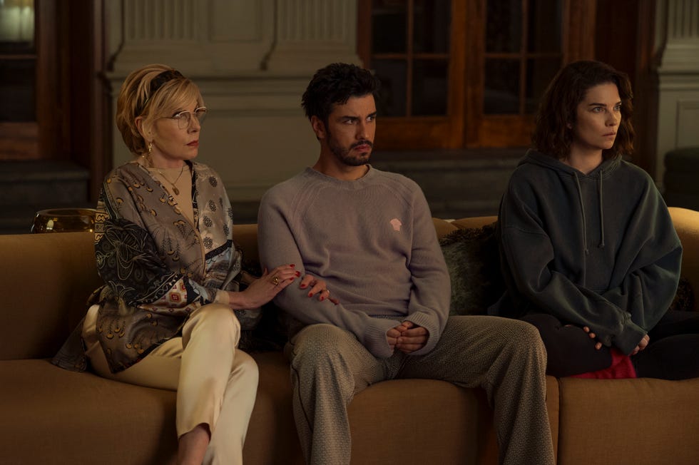 Nine Perfect Strangers – völliger Wahnsinn! Die Fremden erkennen endlich, was sie zusammengeführt hat. (Disney/Reiner Bajo) Christine Baranski, Aras Aydin, Annie Murphy
