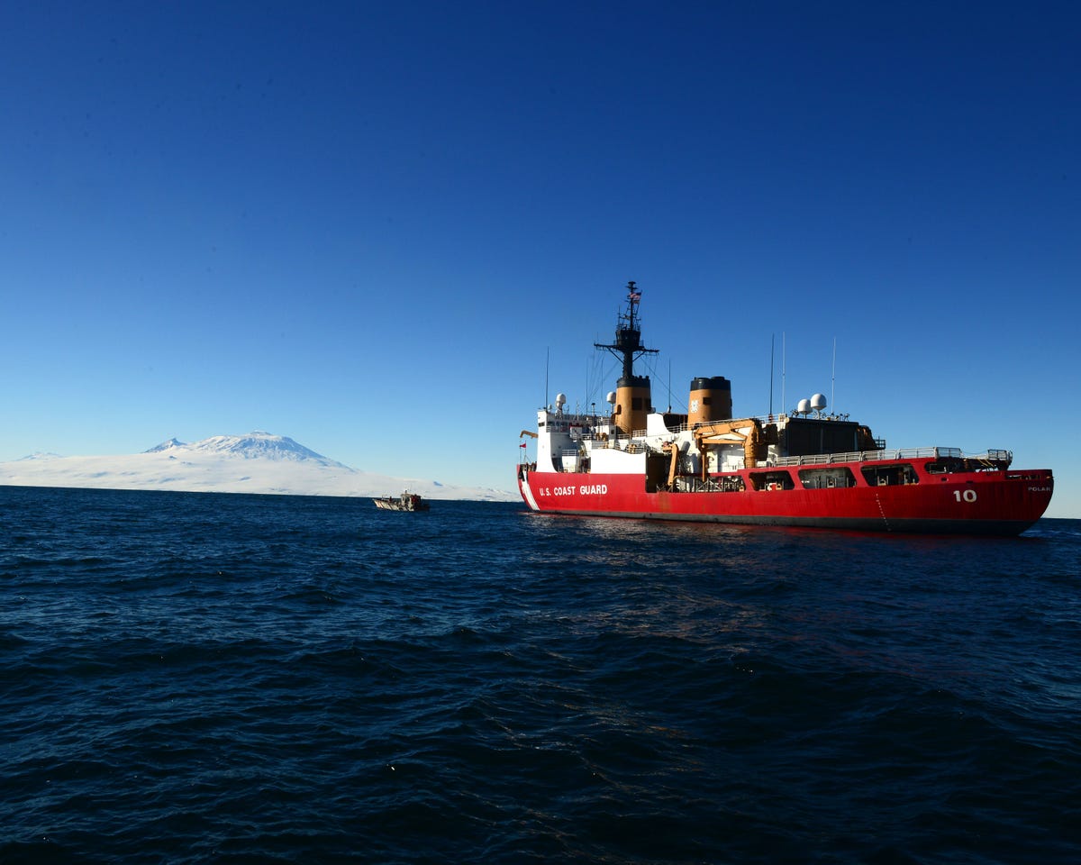 The U.S. Coast Guard Desperately Needs a New Fleet of Icebreakers