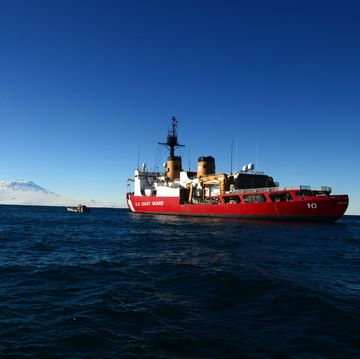 a small boat crew from the coast guard cutter polar star gets underway for training in the ross sea near antarctica, jan 29, 2015 the crew of polar star is underway near antarctica in support of operation deep freeze, part of the us antarctic program managed by the national science foundation us coast guard photo by petty officer 1st class george degener