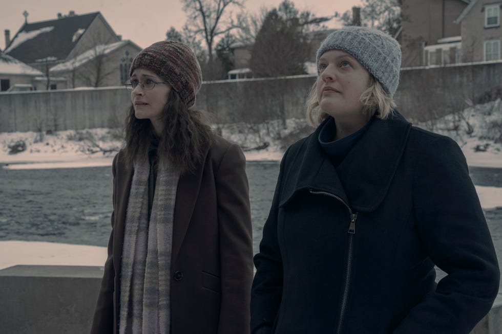 Der Report der Magd „Der Report der Magd“ June denkt über ihre Erlebnisse in Gilead nach und entscheidet, was sie als Nächstes tun soll. (Disney/Steve Wilkie) Alexis Bledel, Elisabeth Moss