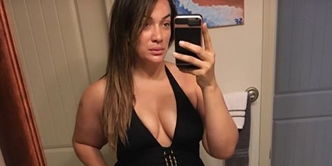 480px x 241px - This WWE Star's Swimsuit Selfie Comes with an Empowering Message About  Self-Love