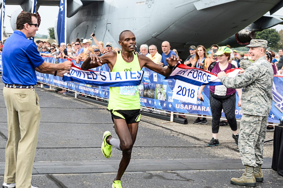 Marathon, Running, Long-distance running, Outdoor recreation, Athlete, Recreation, Half marathon, Individual sports, Cross country running, Sports, 