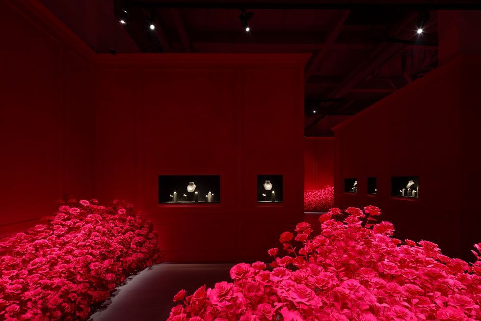 dior的紅色玫瑰珠寶展覽