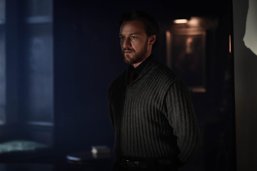 Darkness, Facial hair, Human, Photography, Night, Room, Flash photography, Beard, Midnight, Screenshot, 