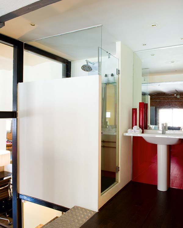 vista del baño y del lavabo