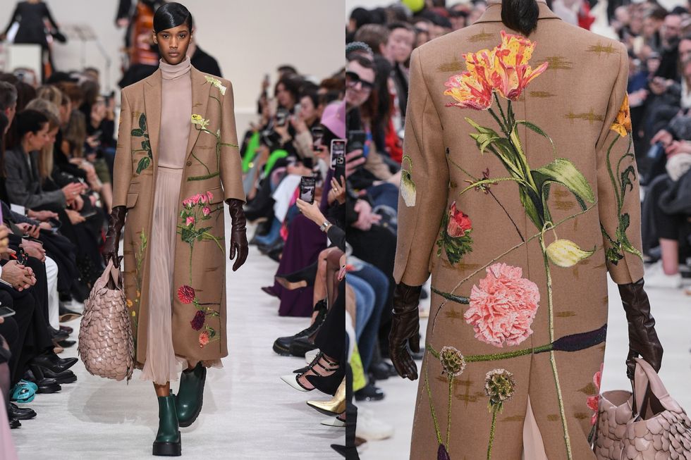 【巴黎時裝週】Valentino 2020 秋冬大秀推出花朵刺繡大衣。