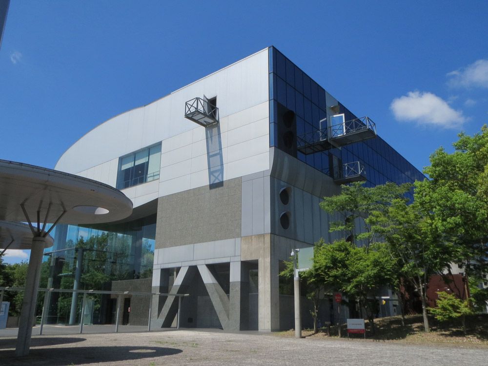巨匠建築家やスター建築家が手がけた国内の図書館15 ｜ELLE