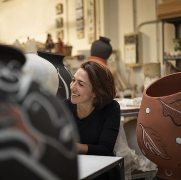 andrea santamarina, la poetisa de la ceramica viva que apuesta por la artesania mediterranea