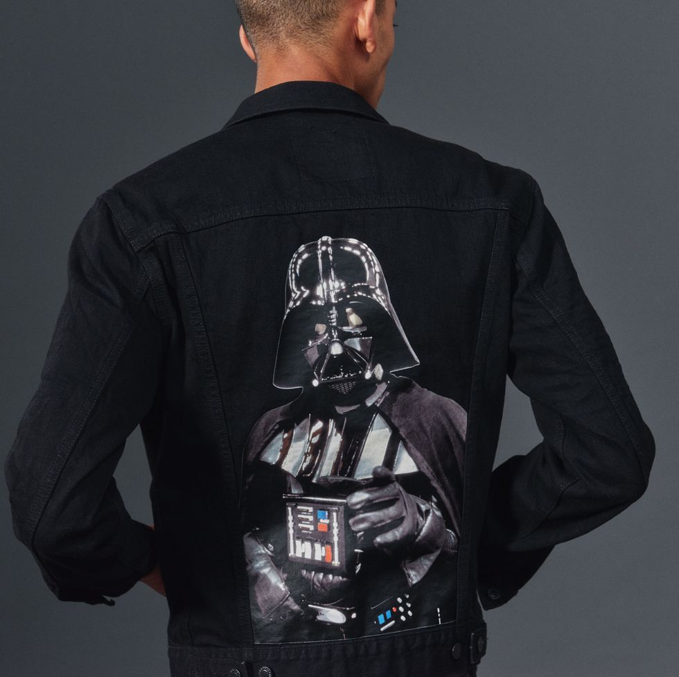 Darth vader, Sleeve, Clothing, Jacket, Outerwear, Supervillain, Fictional character, T-shirt, Textile, Top, 