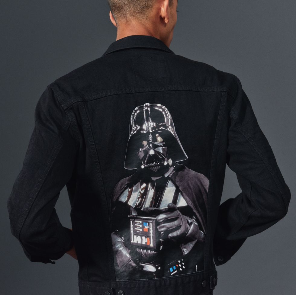Darth vader, Sleeve, Clothing, Jacket, Outerwear, Supervillain, Fictional character, T-shirt, Textile, Top, 