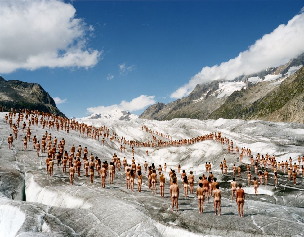 Spencer Tunick, Aletsch Glacier, Switzerland, corpo nudo, opera d'arte