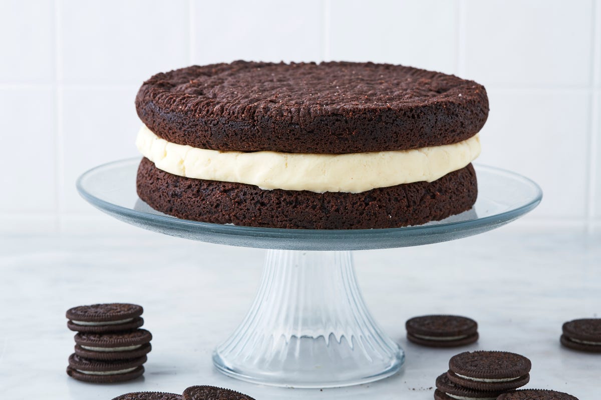 preview for Why Have One Oreo When You Can Have a Giant Oreo Cake?