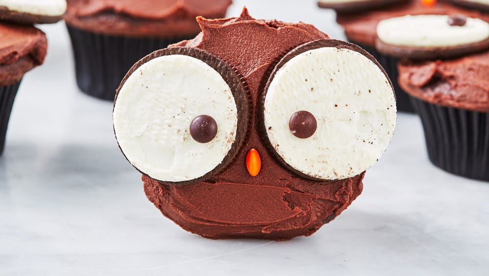 Video player poster image preview for Owl Cupcakes Are Ridiculously Cute