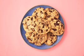 Food, Cookies and crackers, Snack, Dish, Cuisine, Cookie, Chocolate chip cookie, Dessert, Ingredient, Baked goods, 