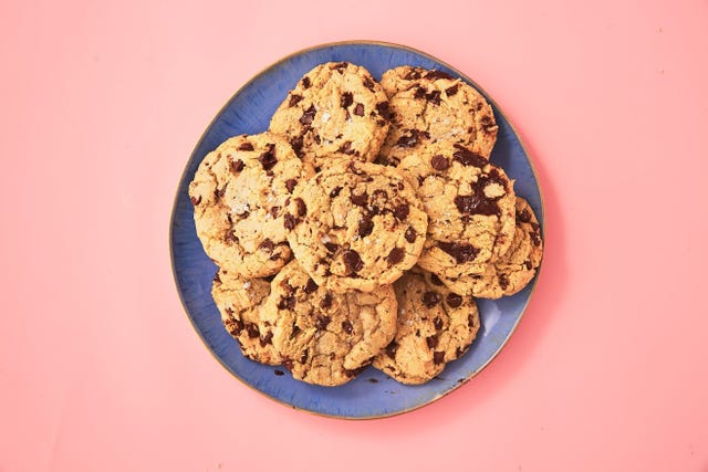 Food, Cookies and crackers, Snack, Dish, Cuisine, Cookie, Chocolate chip cookie, Dessert, Ingredient, Baked goods, 
