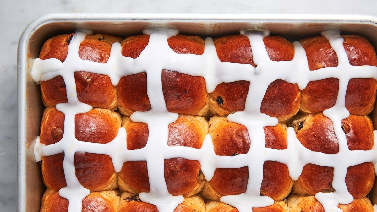preview for The Hot Cross Buns Song Is Based Off Of This Recipe, We're Sure Of It