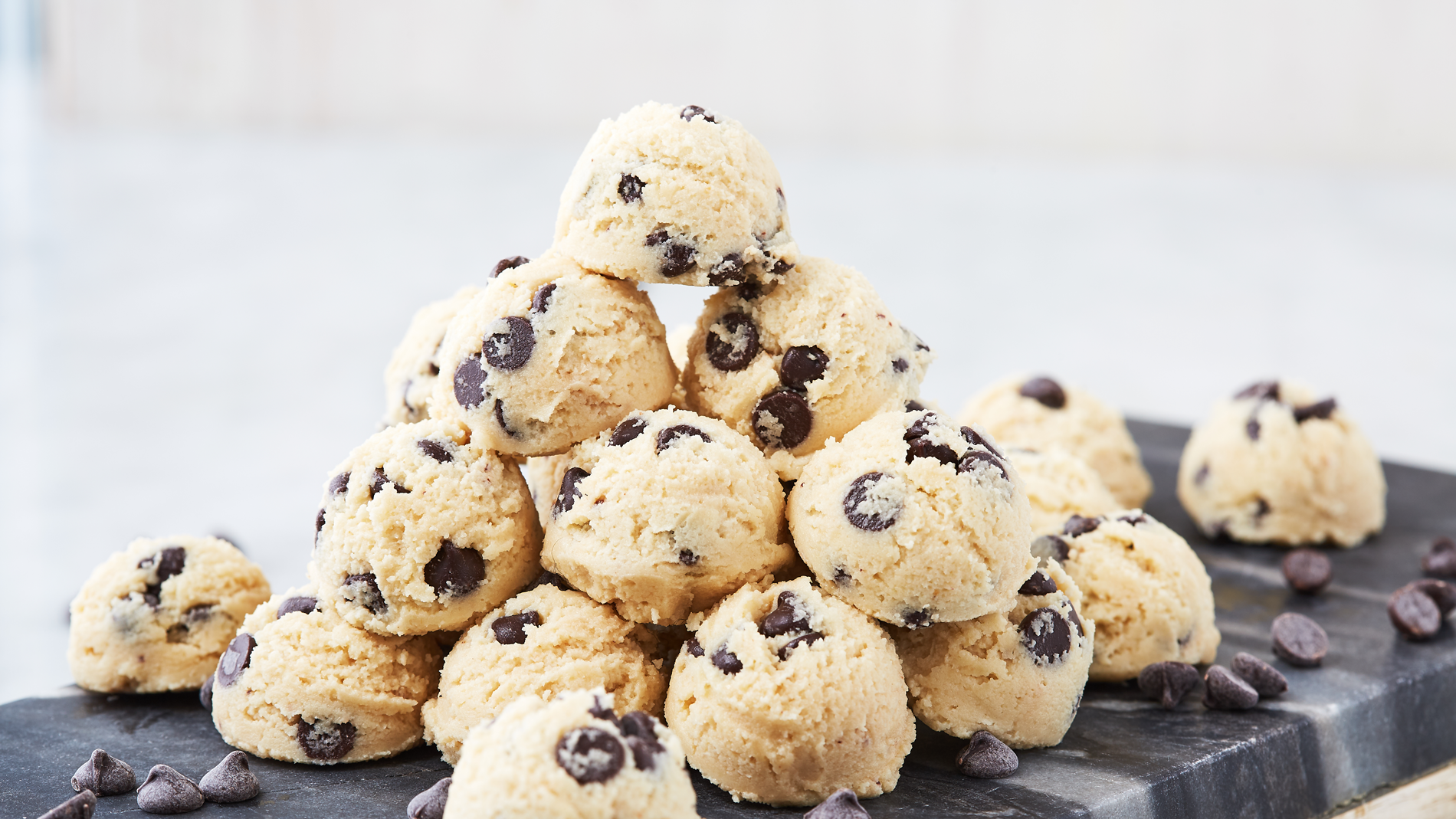 https://hips.hearstapps.com/hmg-prod/images/190412-chocolate-chip-keto-fat-bombs-horizontal-1556199792.png?crop=1xw:0.8435280189423836xh;center,top