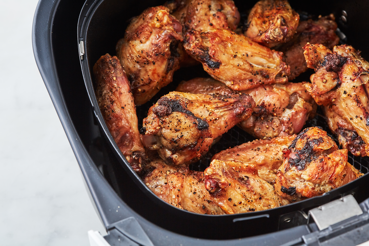 https://hips.hearstapps.com/hmg-prod/images/190416-air-fryer-wings-109-720-1584654061.png