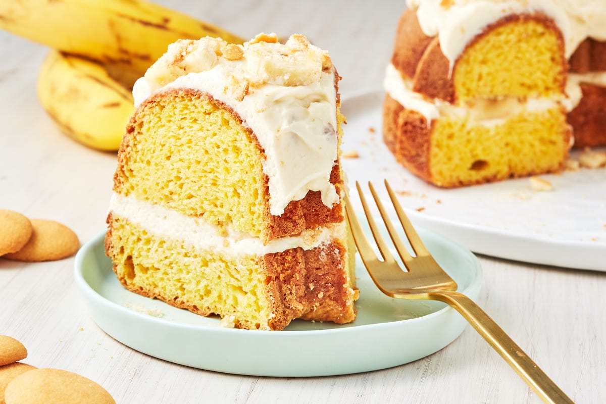 https://hips.hearstapps.com/hmg-prod/images/190416-banana-pudding-cake-510-1556204308.jpg?crop=1.00xw:0.752xh;0,0.0601xh&resize=1200:*