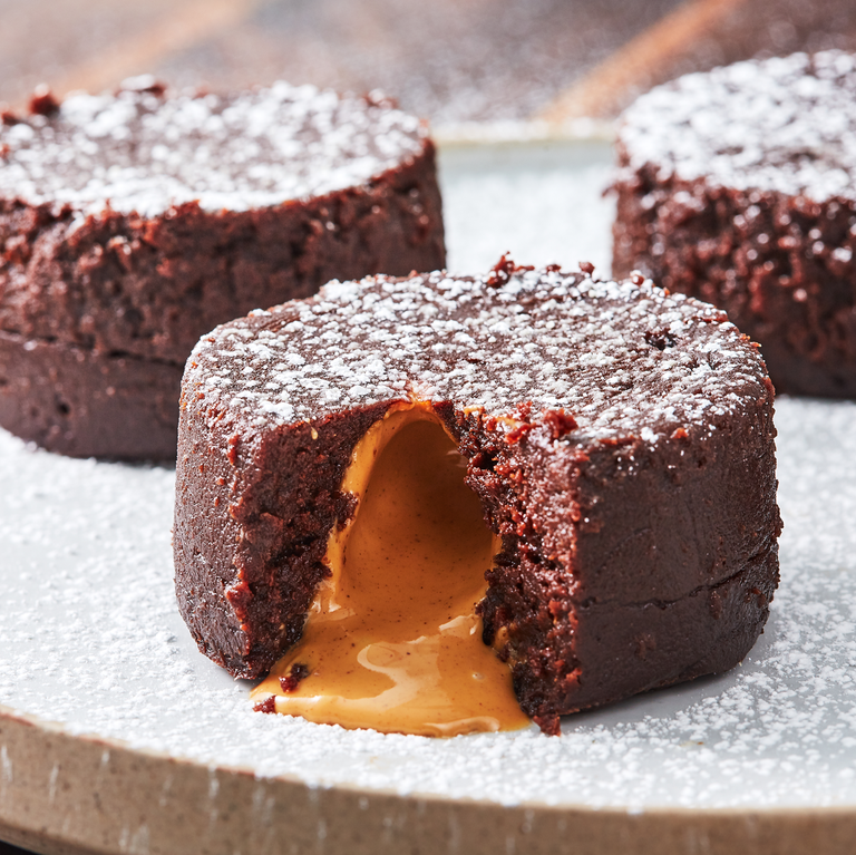 peanut butter explosion cakes