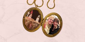 Locket, Pendant, Fashion accessory, Jewellery, Picture frame, Oval, Circle, Metal, 